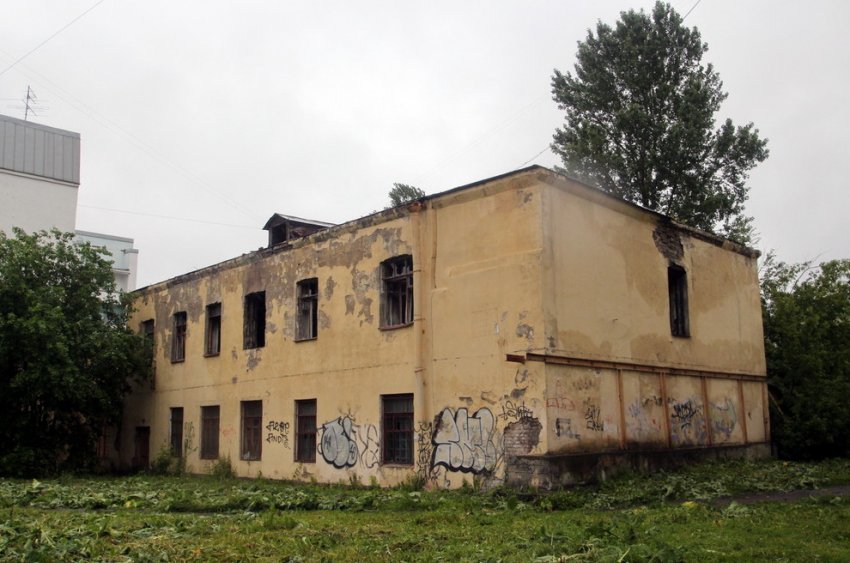 В Майковом переулке сносят советскую часть дореволюционного дома - «Свежие новости строительства»