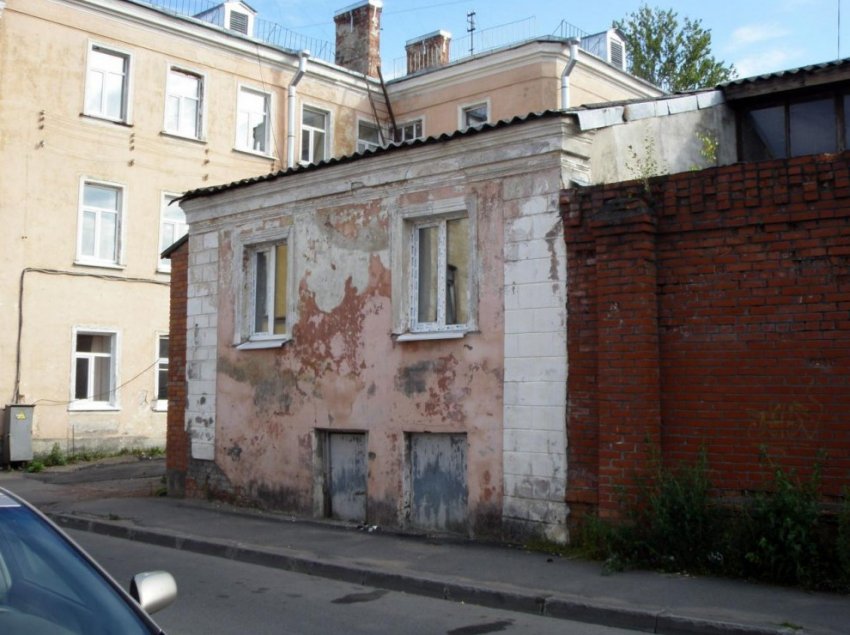 В Ломоносове без разрешения расширяют старый дом на Рубакина - «Свежие новости строительства»