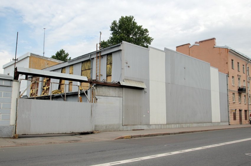 На Днепропетровской улице под жилье снесли промышленное здание - «Свежие новости строительства»