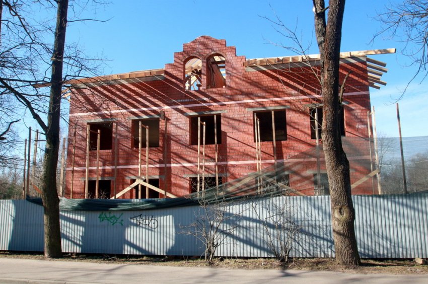 Стройка жилого дома на Михайловской в Ломоносове оказалась самовольной - «Свежие новости строительства»