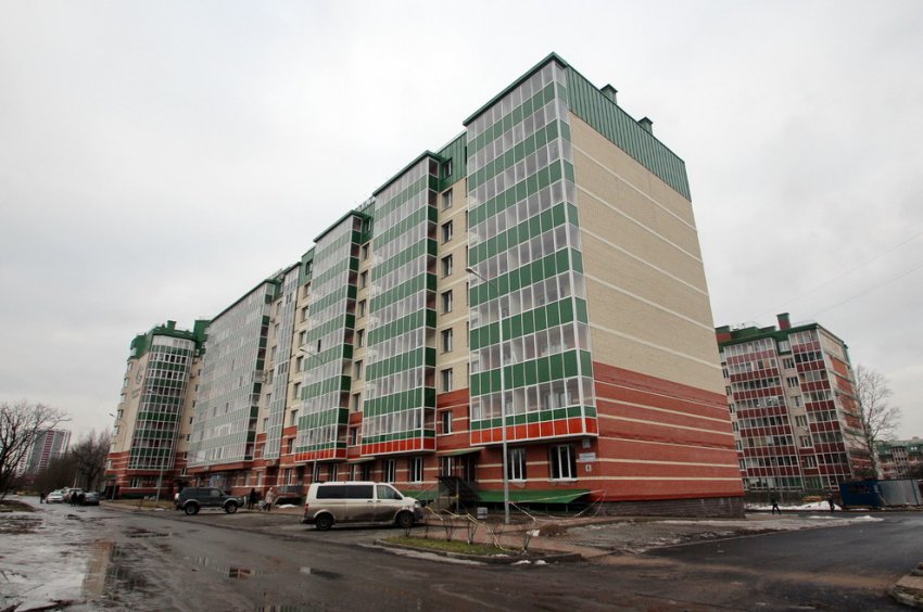 На 6-й Жерновской достроили очередной жилой дом с зеленым верхом - «Свежие новости строительства»