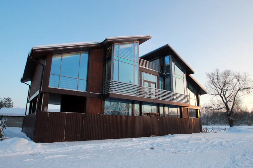 В Старом Петергофе возле станции построили стеклянное здание банка - «Свежие новости строительства»