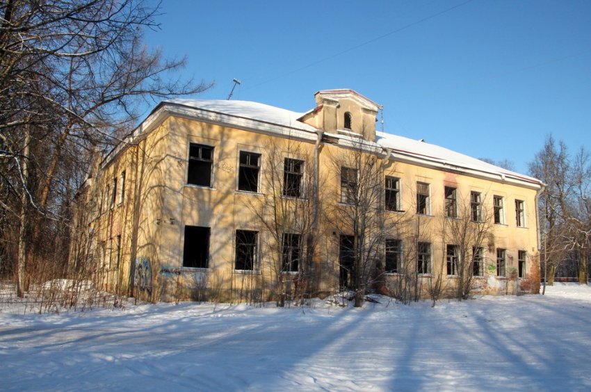 В Красном Селе снесли заброшенную школу на улице Равенства - «Свежие новости строительства»