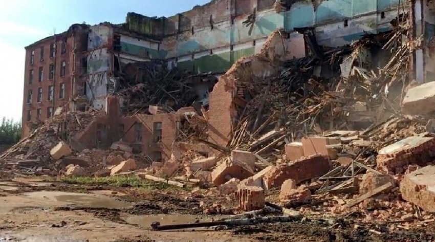 На Октябрьской набережной сносят старинный корпус фабрики «Торнтон» - «Свежие новости строительства»