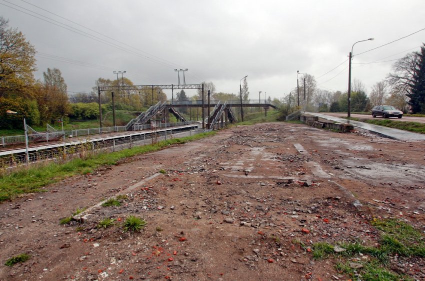 На станции Мартышкино снесли заброшенный павильон с кассами - «Свежие новости строительства»