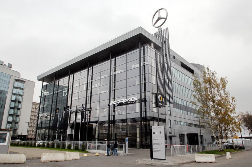 На Приморском проспекте у развязки ЗСД возвели пятиэтажный автосалон - «Свежие новости строительства»