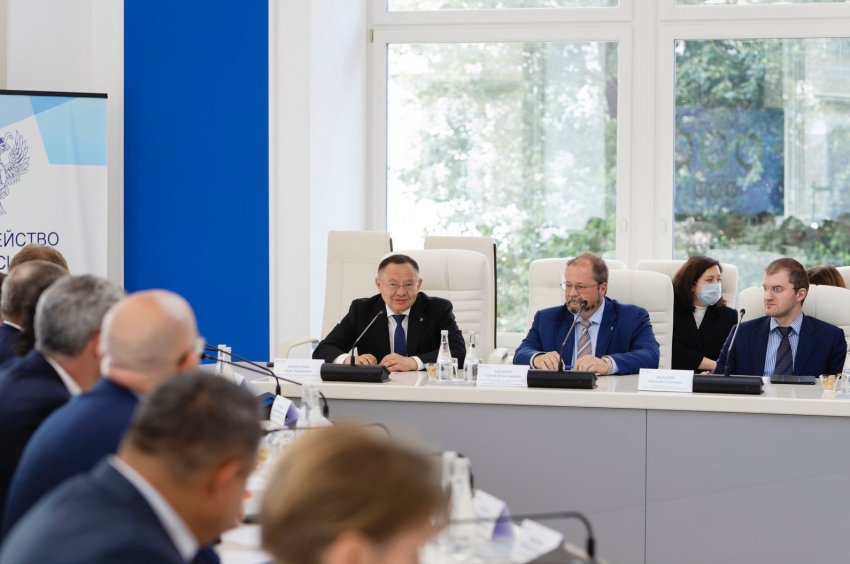 Ирек Файзуллин провел встречу с руководителем Федерального казначейства Романом Артюхиным - «Свежие новости строительства»