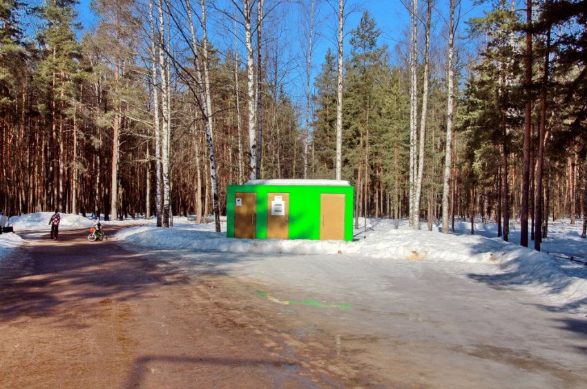 На трассе улицы Жака Дюкло в «Сосновке» построили туалет - «Свежие новости строительства»