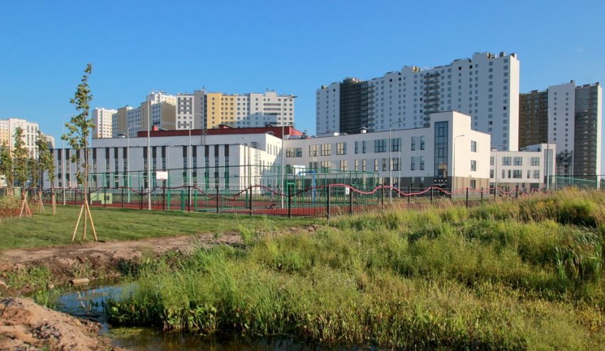 На Радловской улице близ крематория построили школу - «Свежие новости строительства»