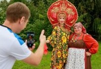 Уместен ли кокошник на линейке 1 сентября: учителя спорят из-за русского стиля - «Недвижимость»
